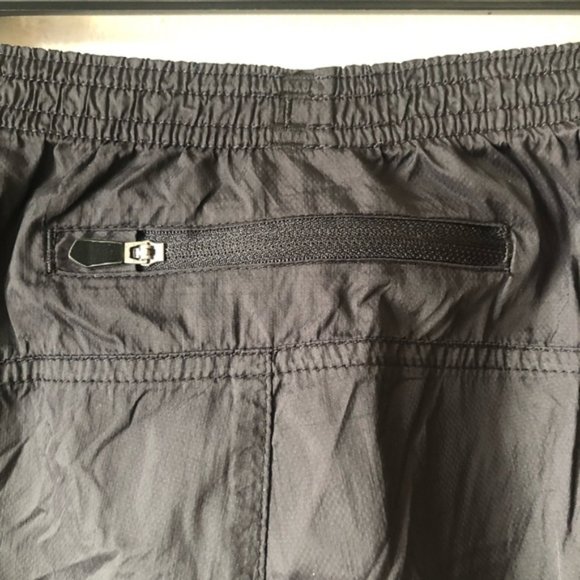 ❤️Reebok RBK Black Windbreaker Athletic Running Biking Shorts Back Zipper Pocket - Picture 3 of 4